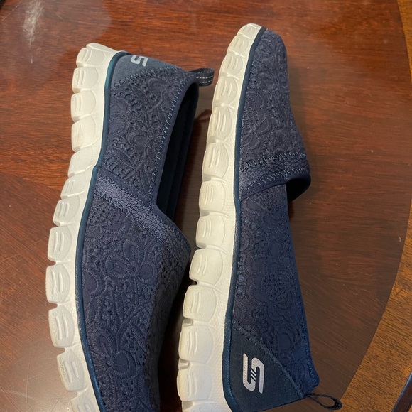 Sketchers - Picture 5 of 7